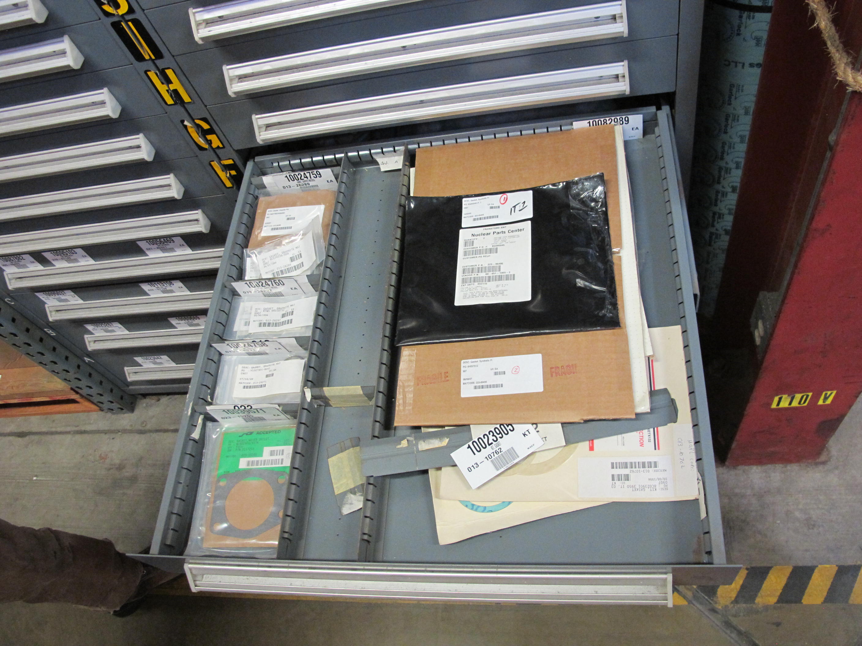 STANLEY VIDMAR HEAVY DUTY 12-DRAWER PARTS CABINET W/ CONTENTS (W-50) LOADING & HANDLING FEE $25-